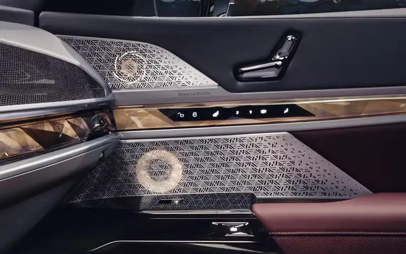 2025 BMW 760 Interior touch US autosoto